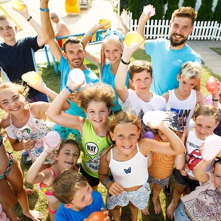Collins Holiday Ustronie Morskie Exteriör bild