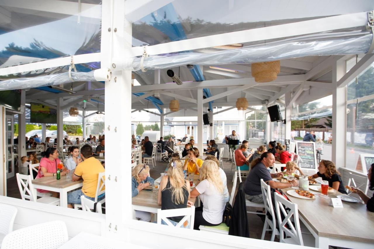 Collins Holiday Ustronie Morskie Exteriör bild
