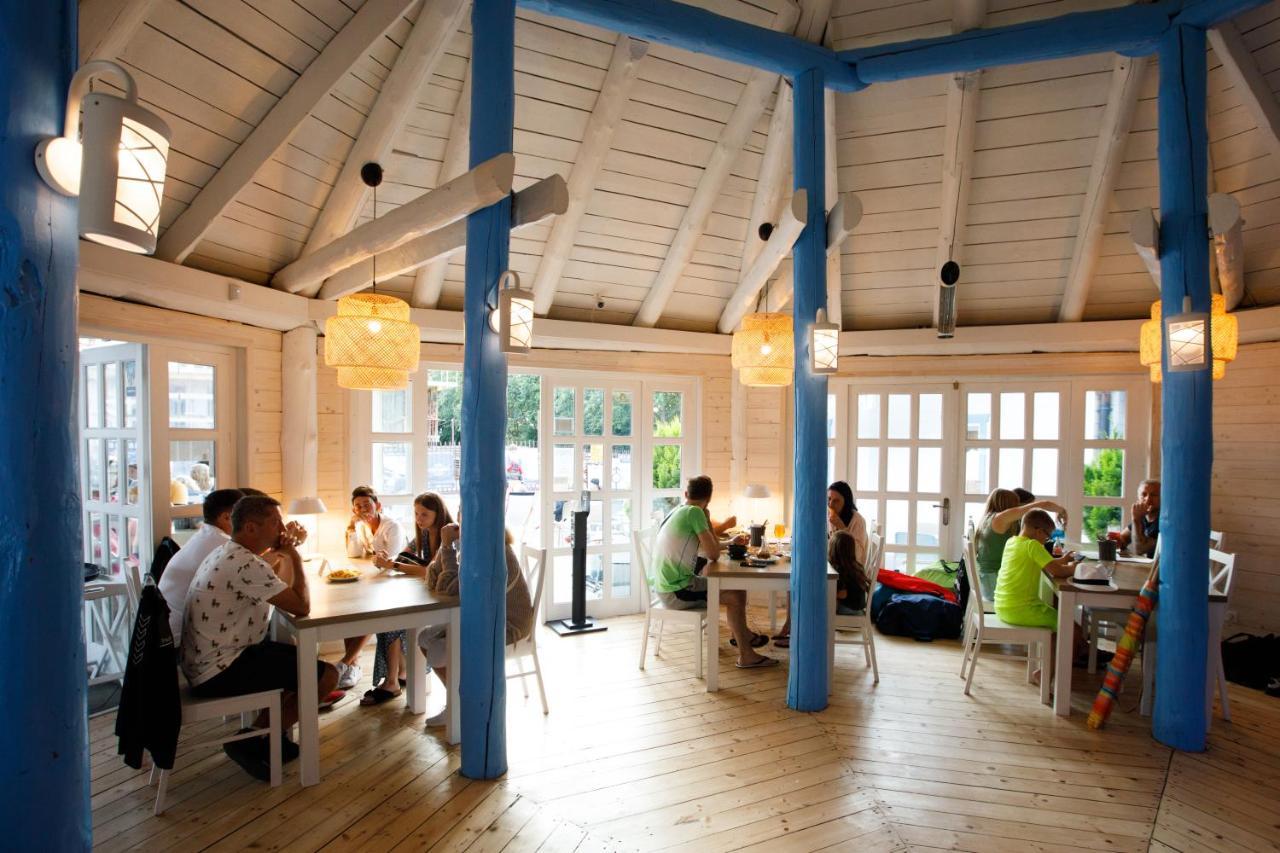 Collins Holiday Ustronie Morskie Exteriör bild
