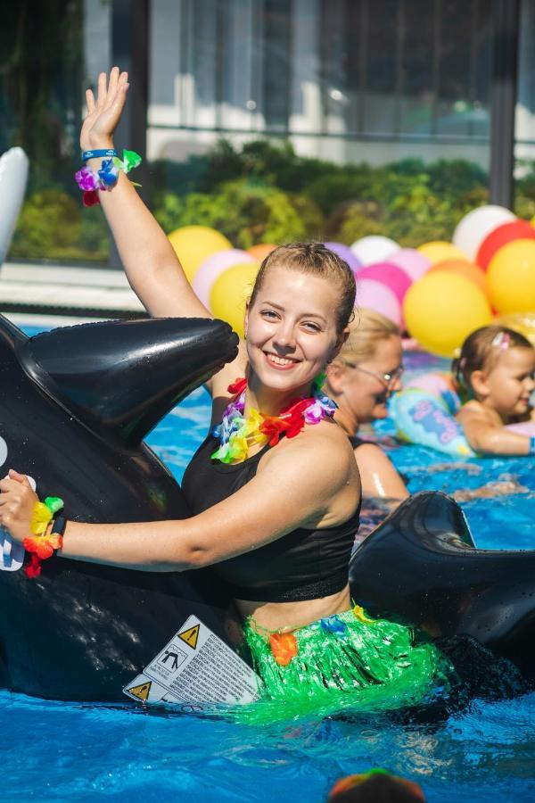 Collins Holiday Ustronie Morskie Exteriör bild